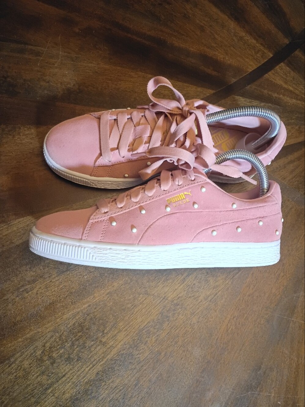 Puma Suede Studded Pearl Pink Sneakers Women’s Size 7.5 Suede Lace Up Casual